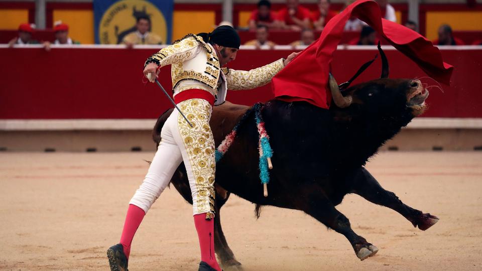 ركض الثيران سان فيرمين الدامي ينطلق في إسبانيا